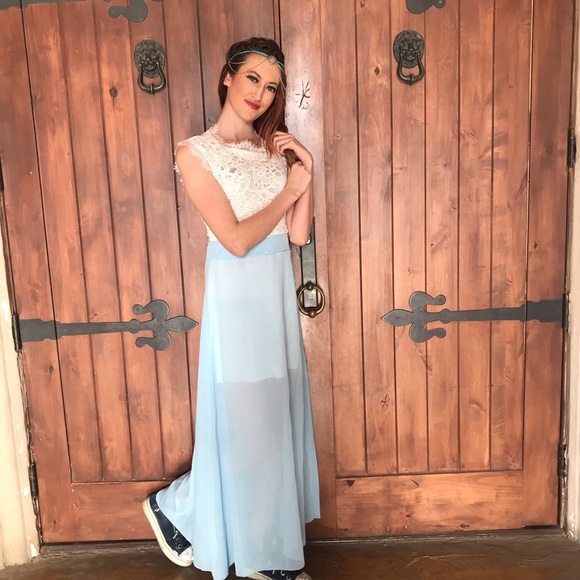 Beautiful Formal Dress - Picture 4 of 8